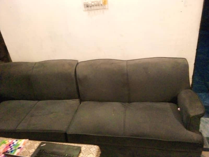 two Months used,سارا گھر کا سامان  47٫000  کا،ارجنٹ سیل کرنا ھے 4