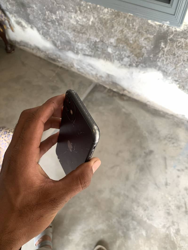 Apple iPhone 11 3