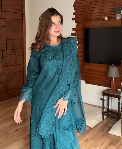 free delivery Stunning 3 Pcs Women's Stitched Embroidered Suit