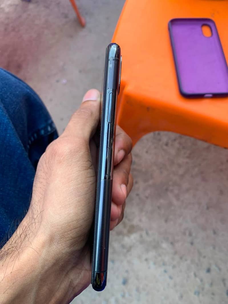 Apple iPhone X 3