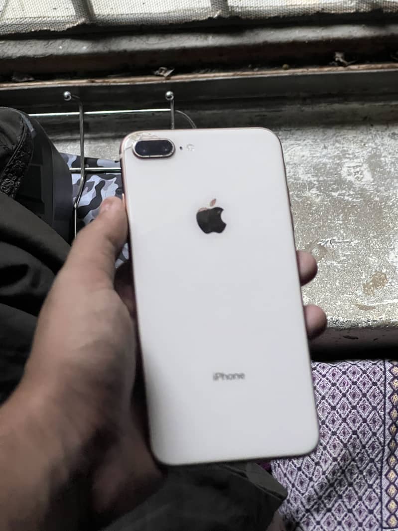 Apple iPhone 8 Plus 1