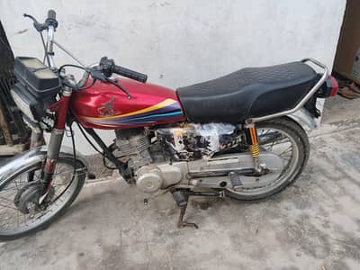 bilkul fitt motorcycle he engine ka aik rupe ka kam nahi hone wala