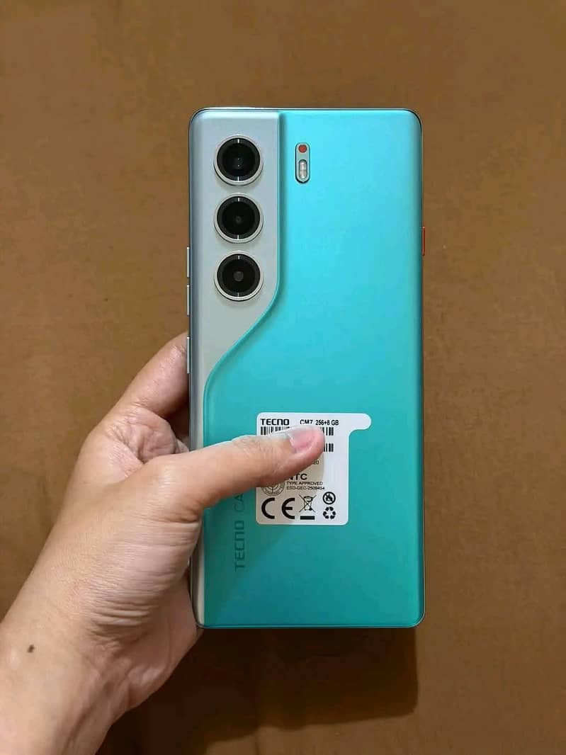 Tecno CAMON 40 Pro 1