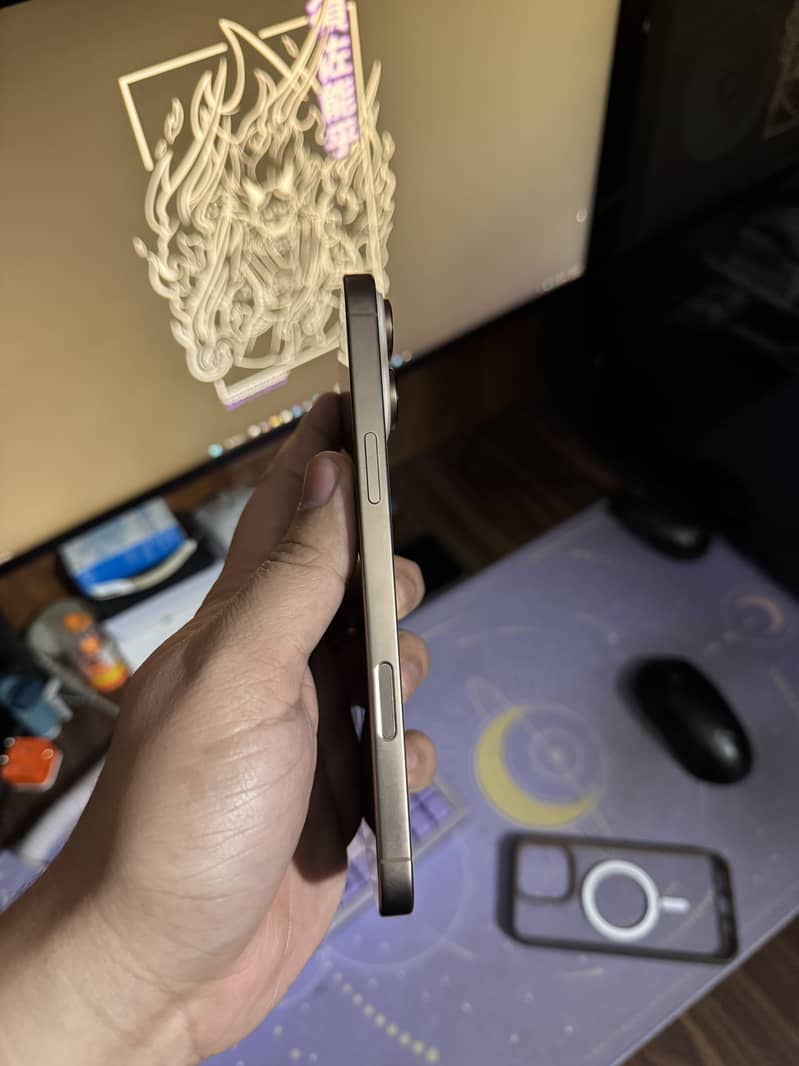 Apple iPhone 16 Pro Max 1