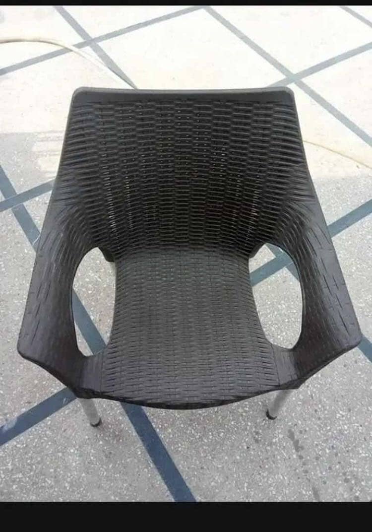 Plastic Chairs + Table 2