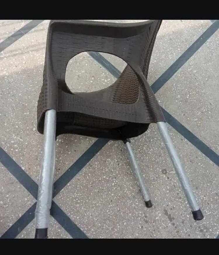 Plastic Chairs + Table 5