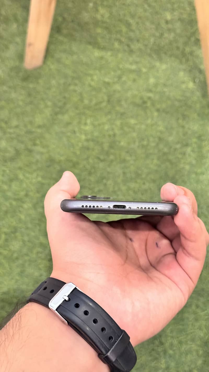 Apple iPhone 11 3
