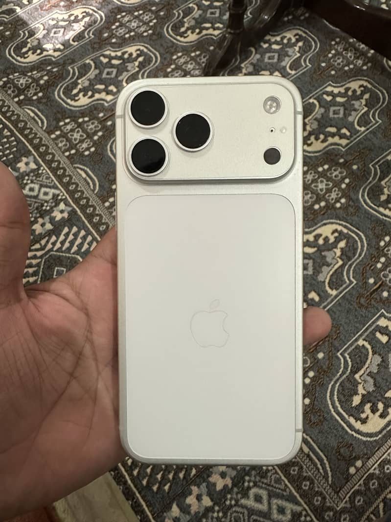 Apple iPhone 17 Pro Max 2