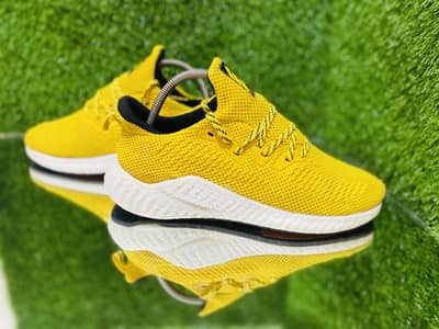 Sports shoes
