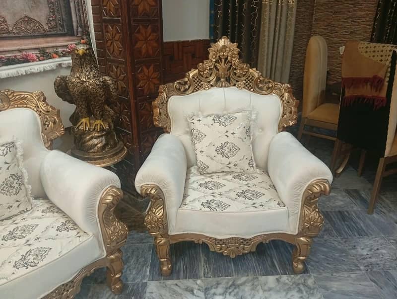 Chinoti Sofa Set. 3