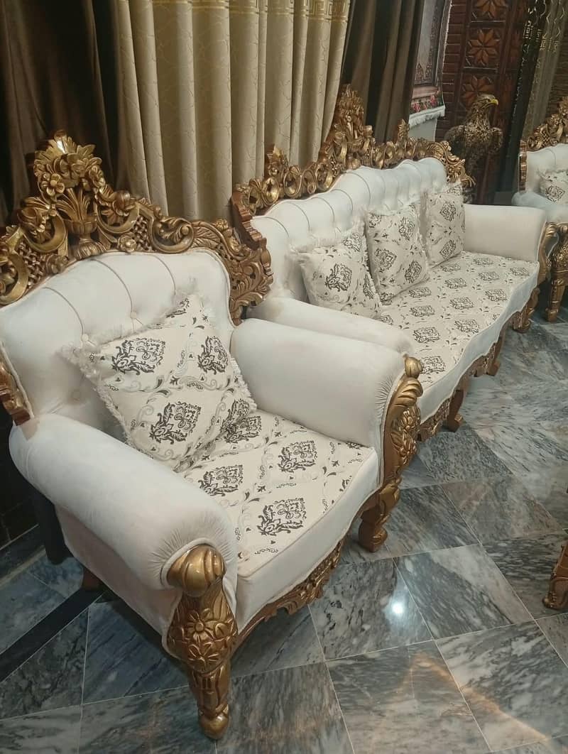 Chinoti Sofa Set. 5