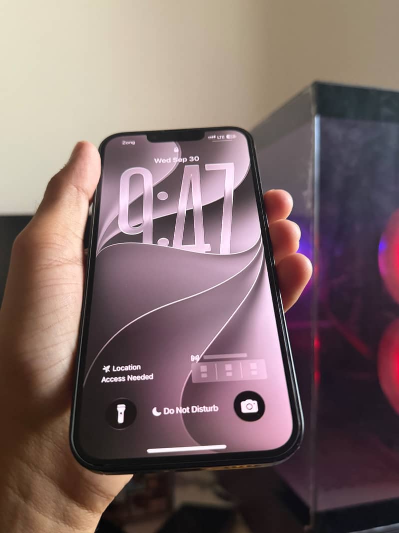 Apple iPhone 13 3