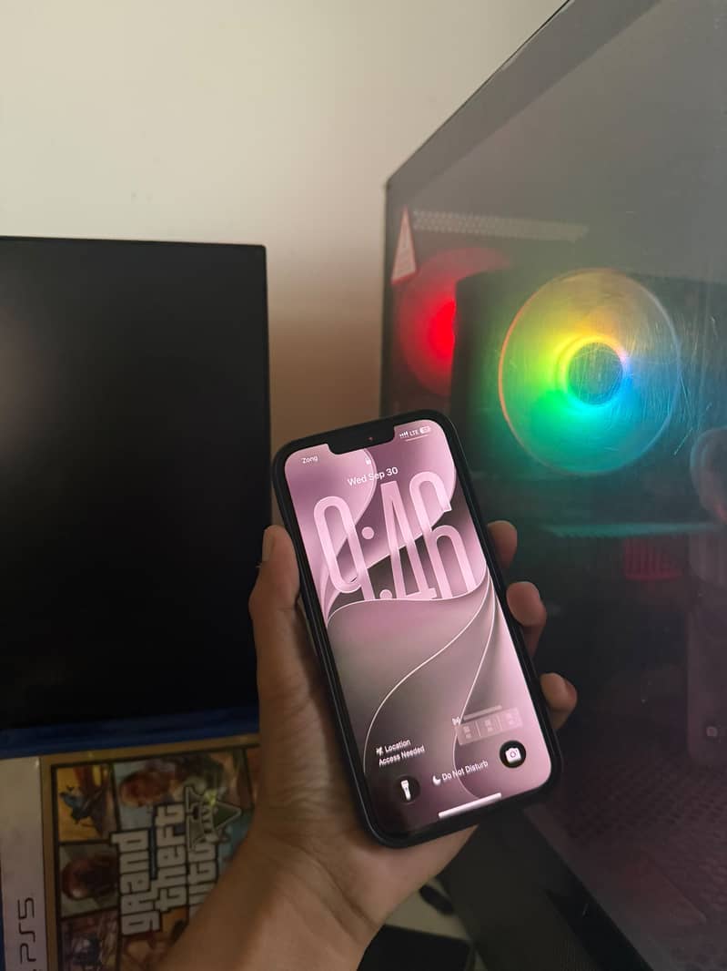 Apple iPhone 13 5