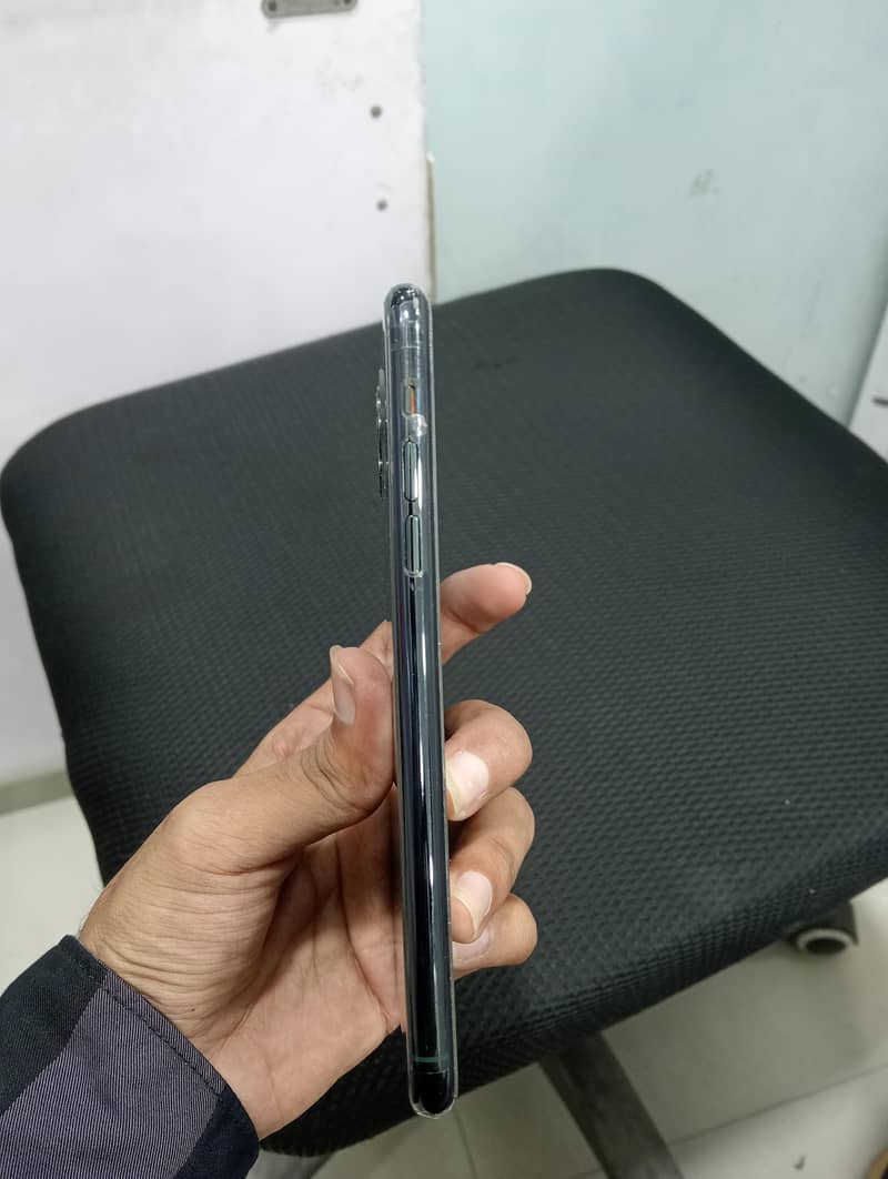 Apple iPhone 11 Pro Max 2