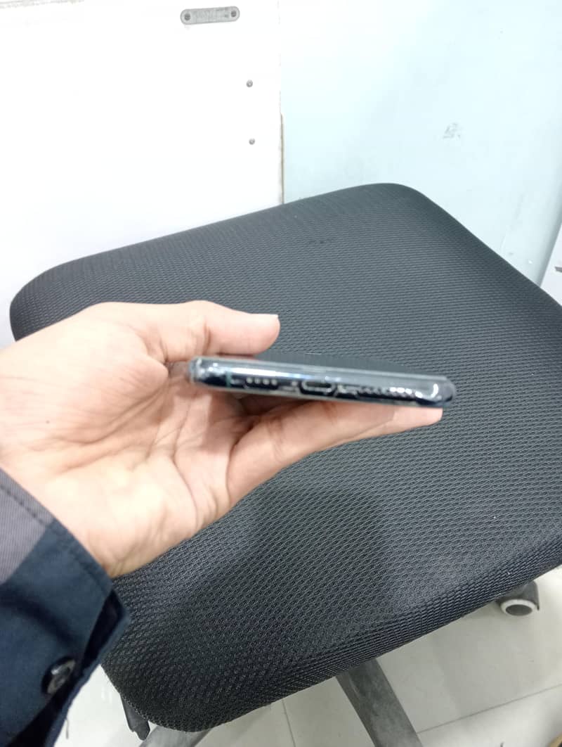 Apple iPhone 11 Pro Max 3