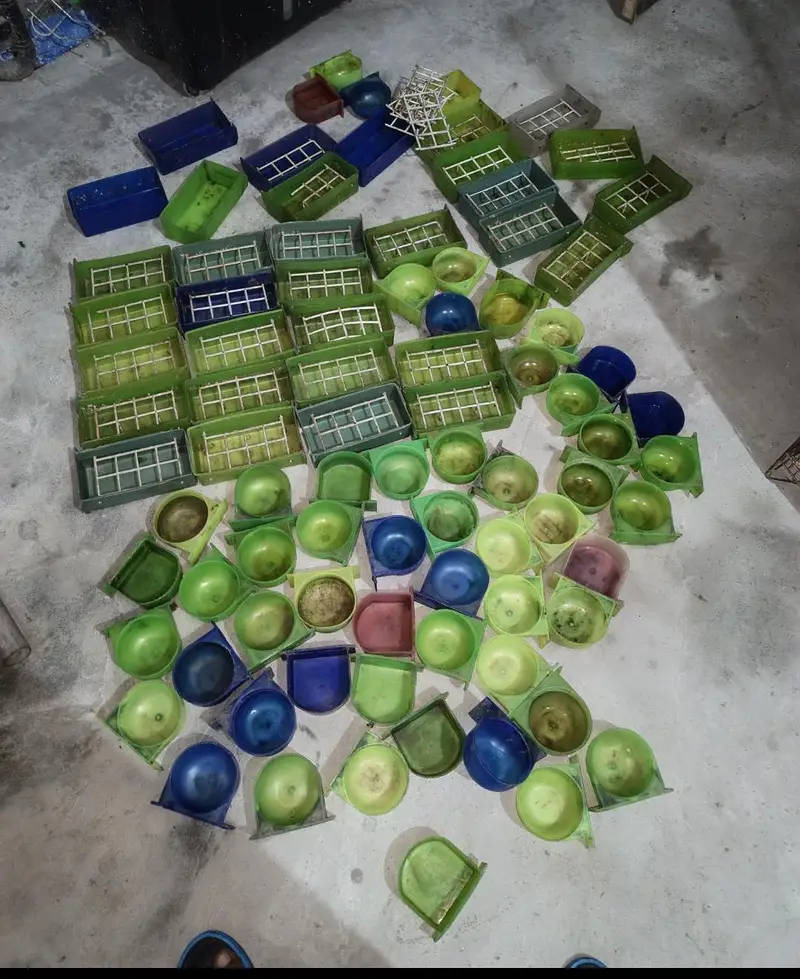 Feed Ports & Drinkers plastic feeders act — photo 8