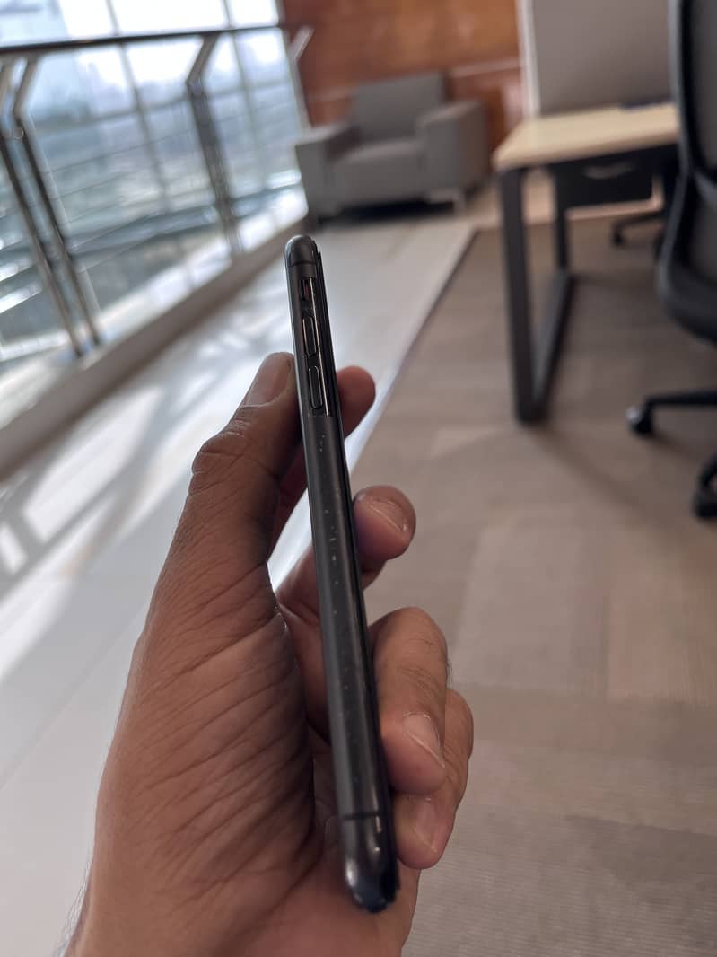 Apple iPhone X 4
