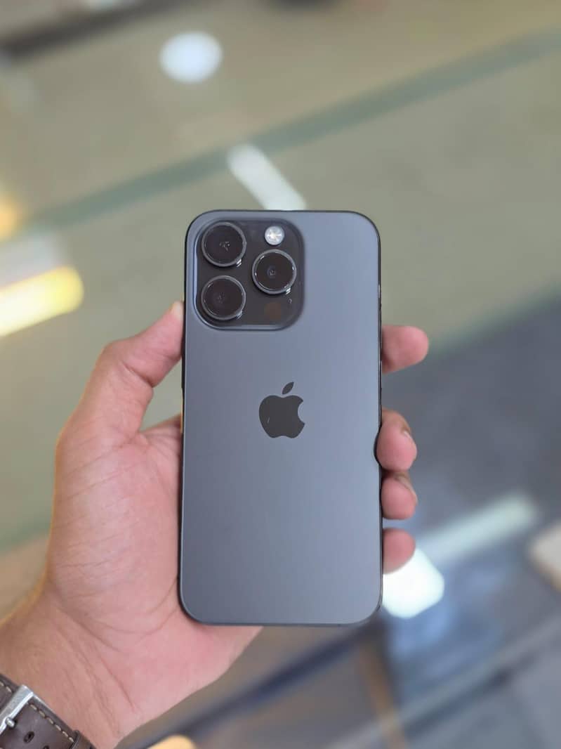 Apple iPhone 15 Pro Max 0