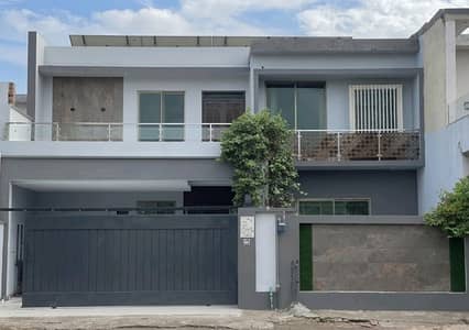Owner Built 12 Marla House For sale In Model Town Model Town