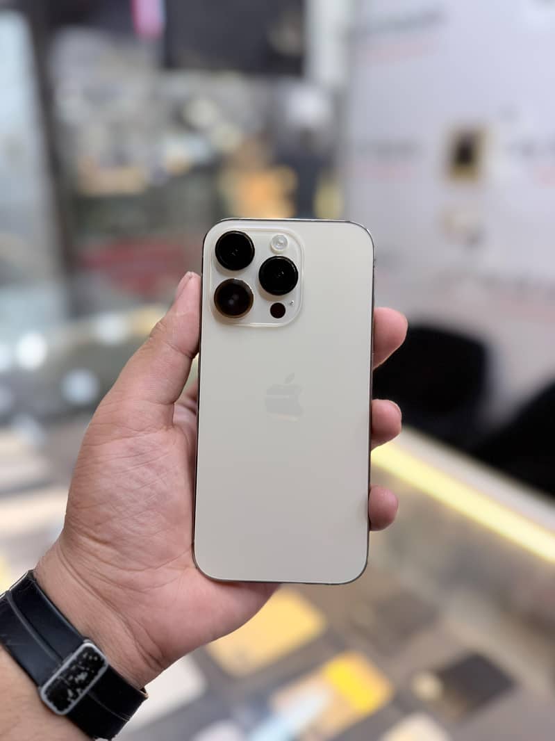 Apple iPhone 14 Pro 0