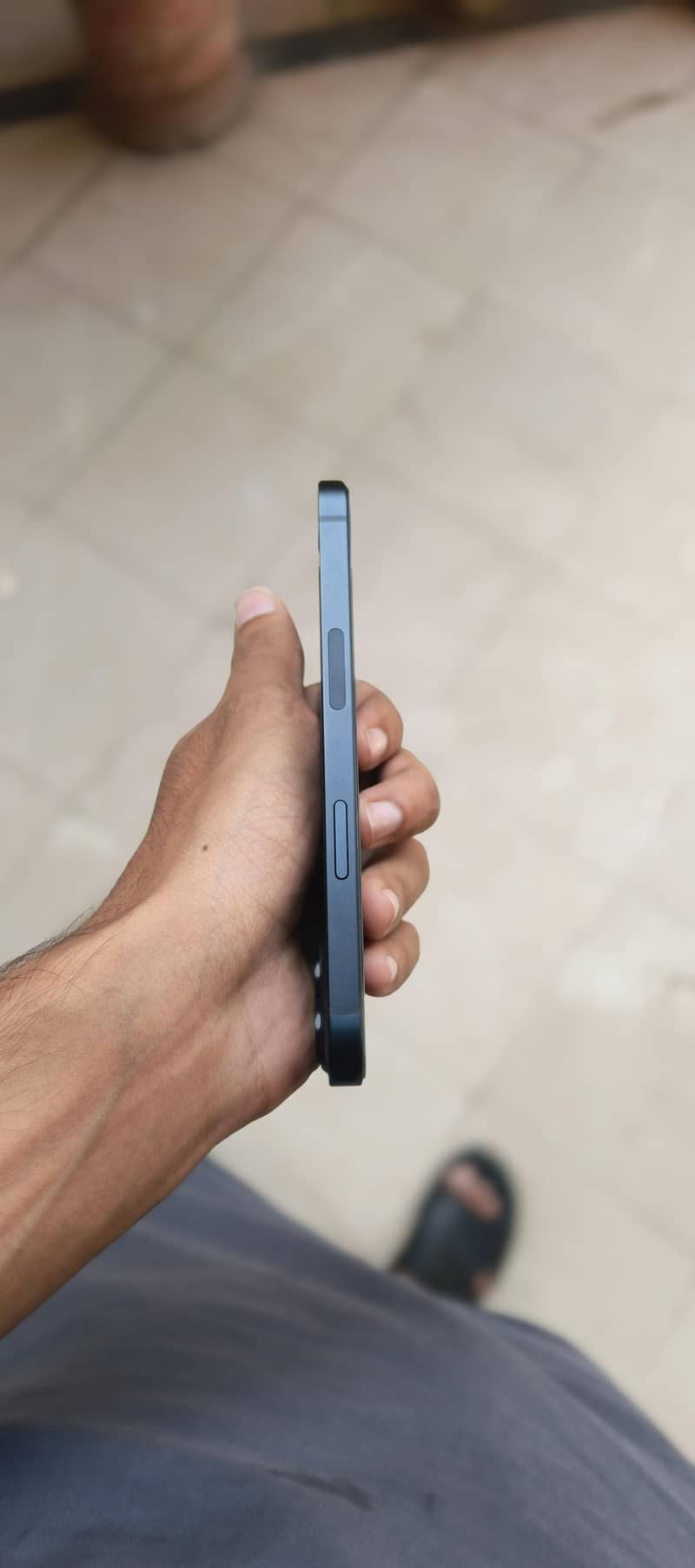 Apple iPhone 13 4