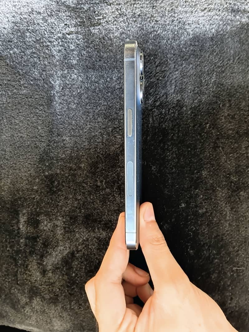 Apple iPhone 15 Pro 2