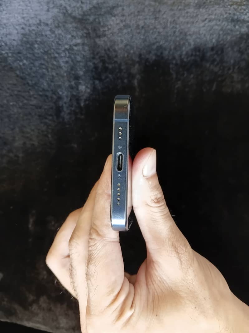 Apple iPhone 15 Pro 4