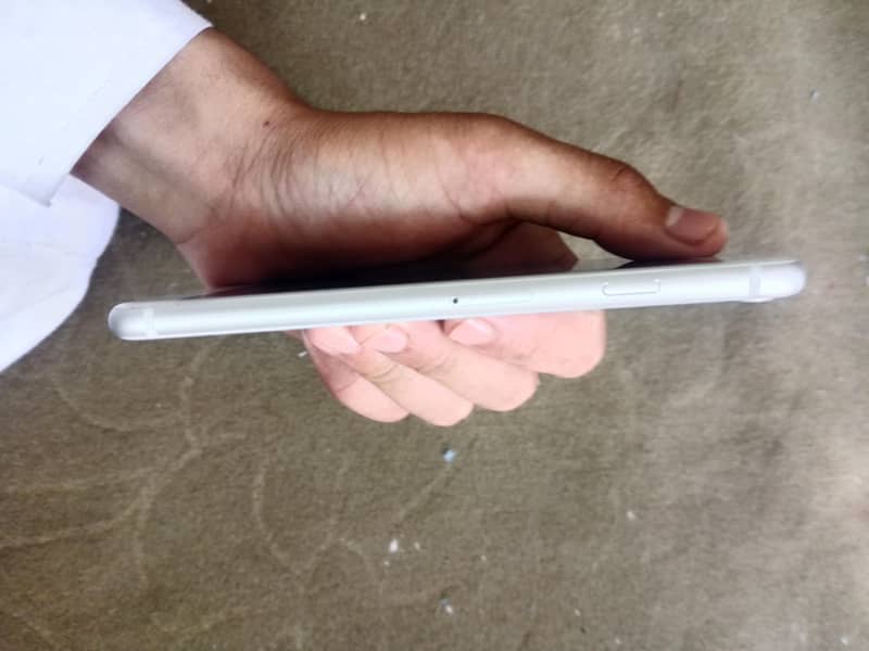 Apple iPhone 8 1