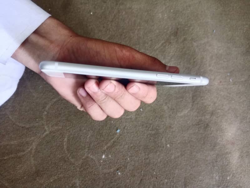 Apple iPhone 8 3