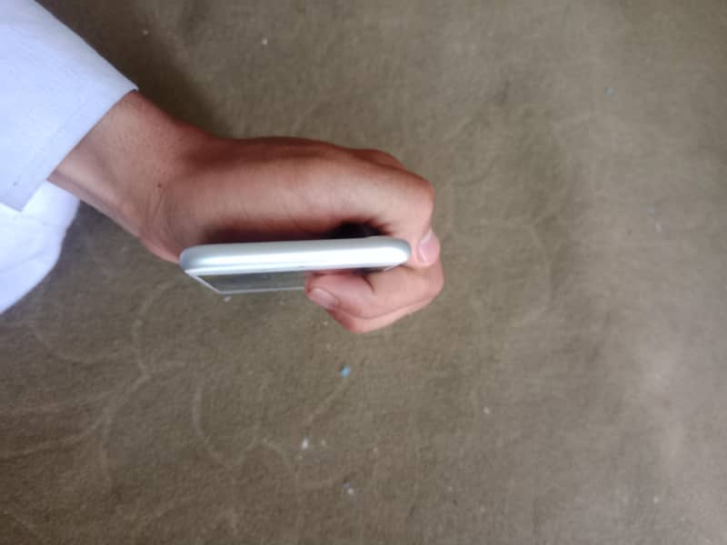 Apple iPhone 8 5