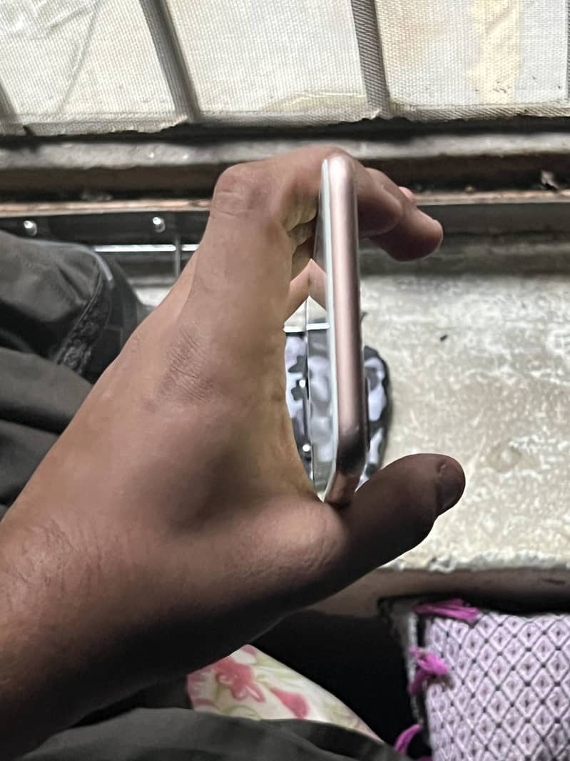 Apple iPhone 8 Plus 4