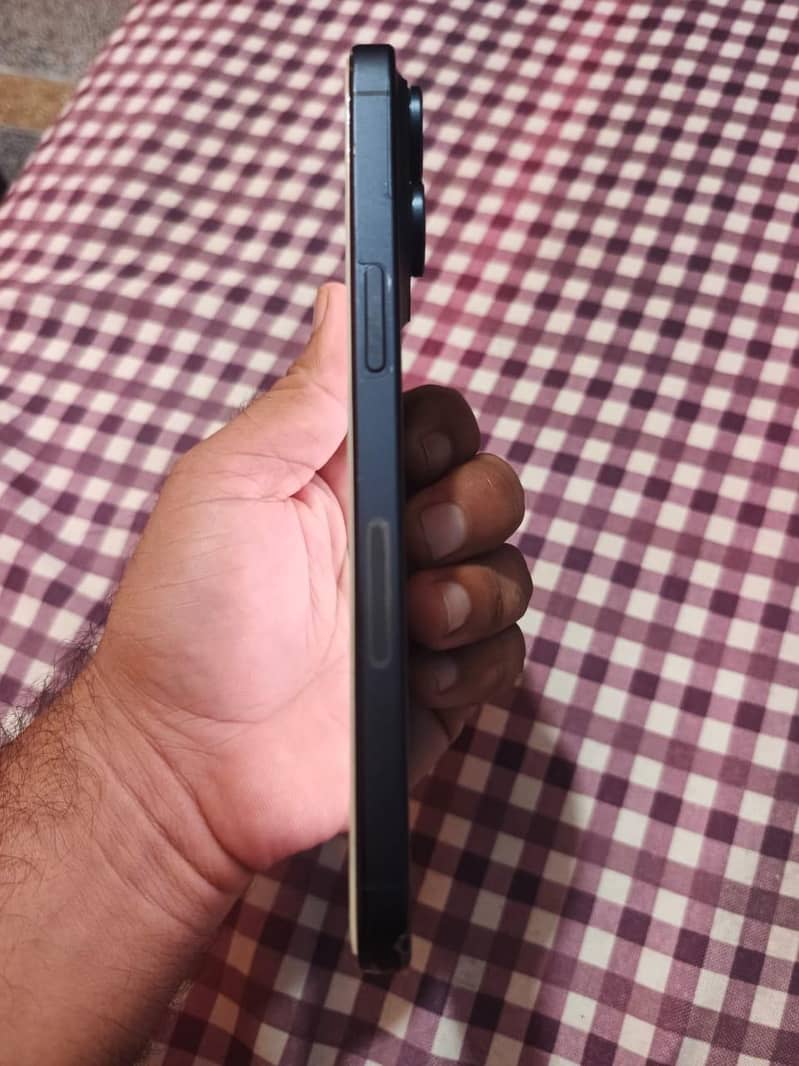 Apple iPhone 15 Pro Max 2