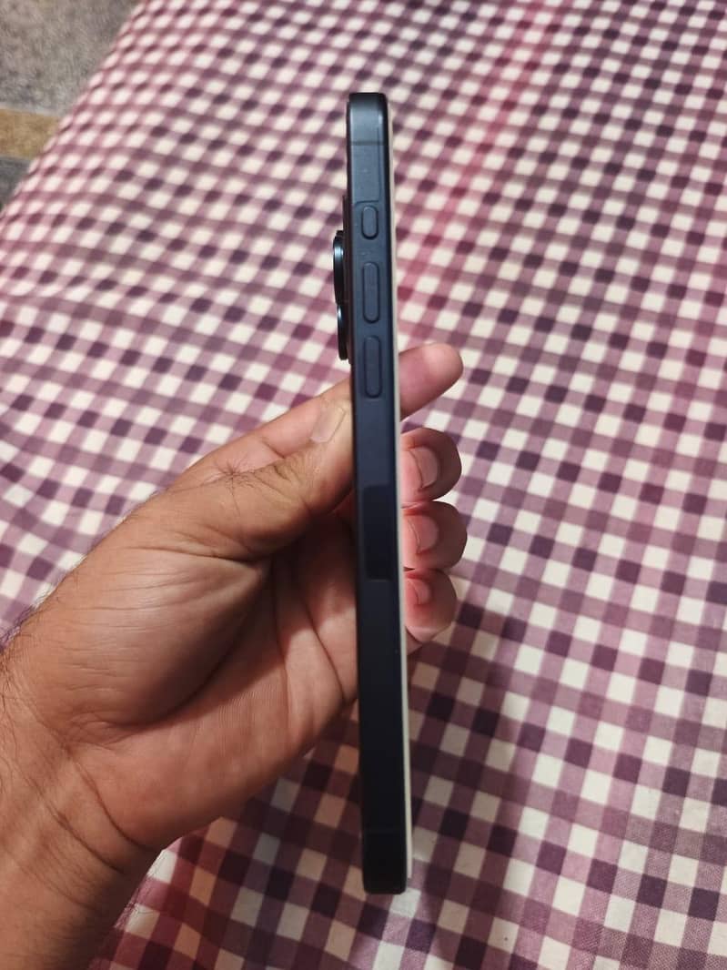 Apple iPhone 15 Pro Max 3
