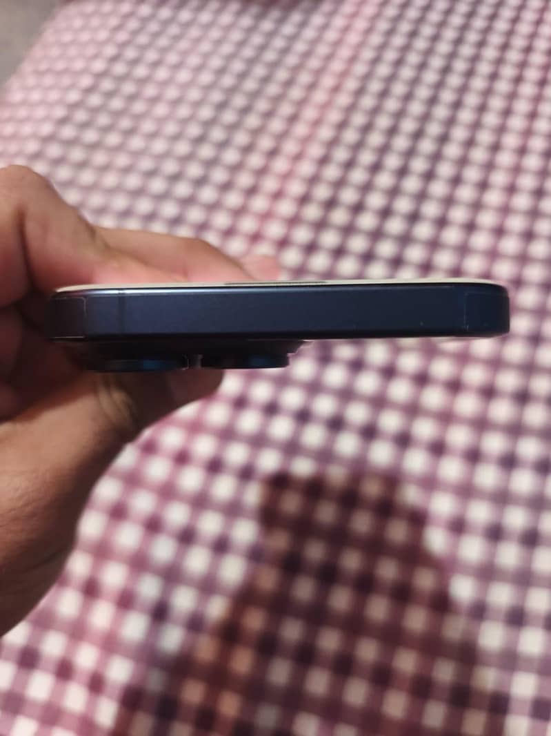 Apple iPhone 15 Pro Max 4
