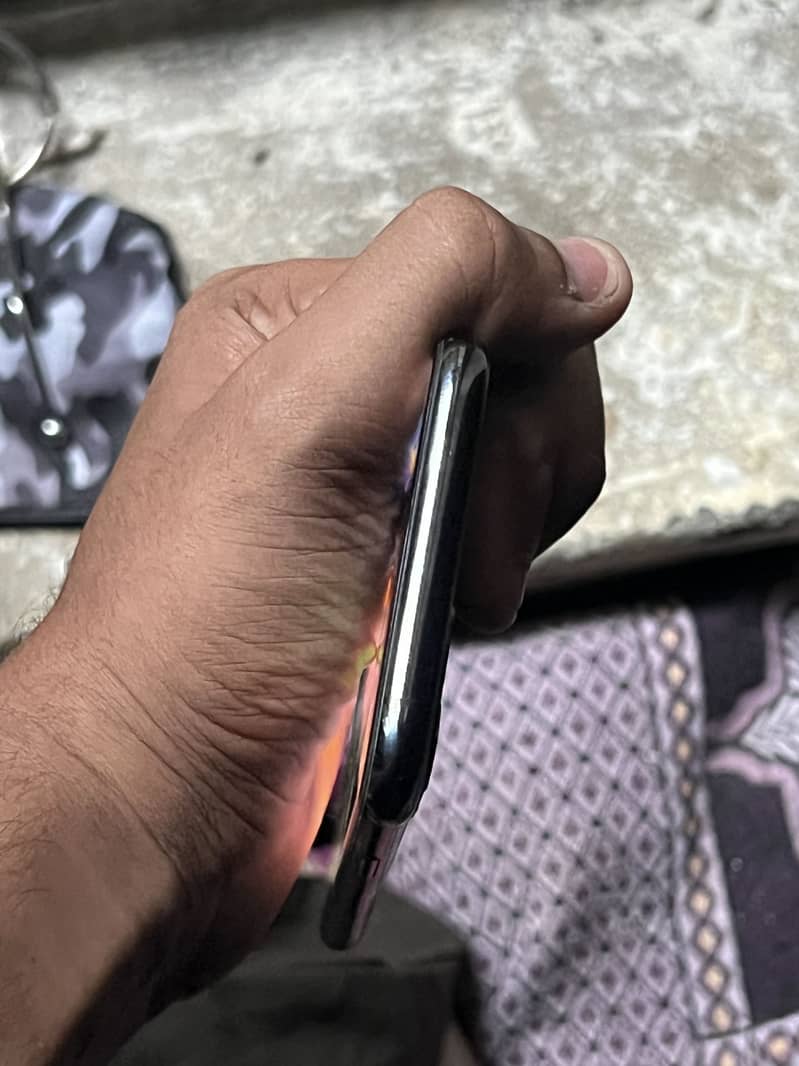 Apple iPhone 11 Pro 1