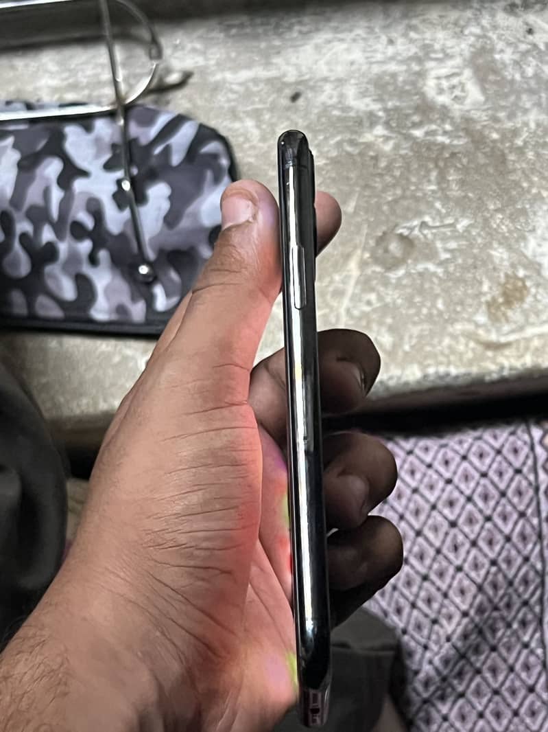 Apple iPhone 11 Pro 2