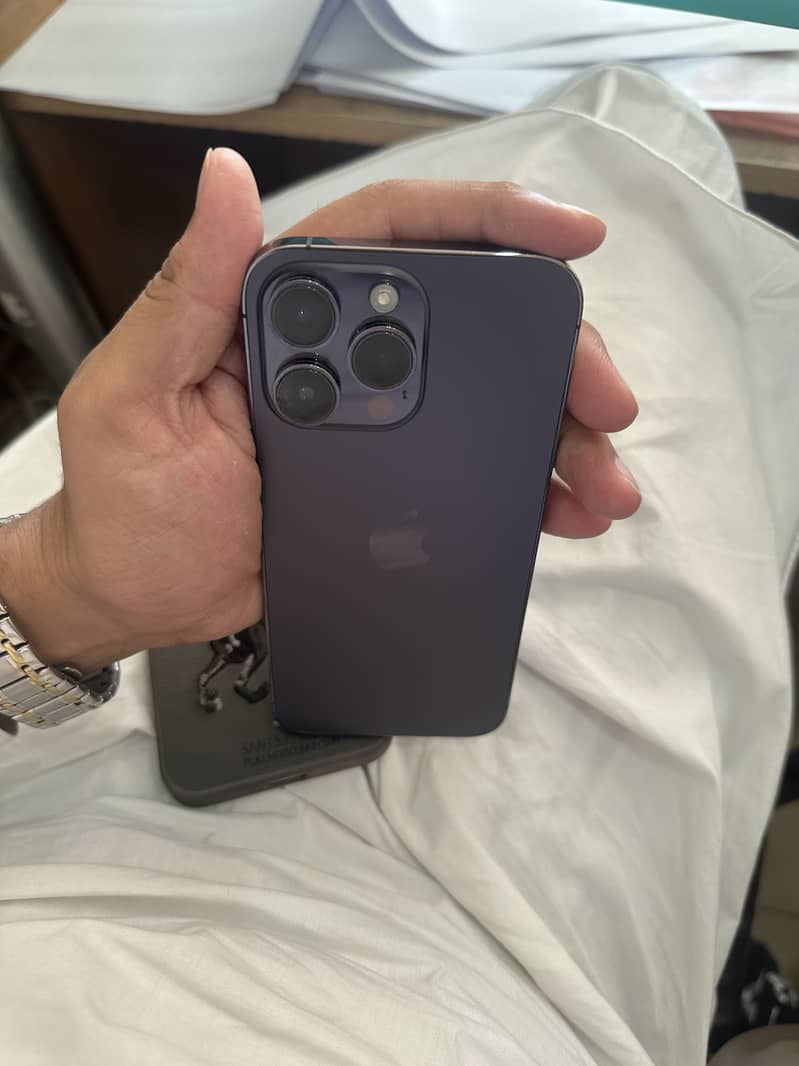Apple iPhone 14 Pro Max 1