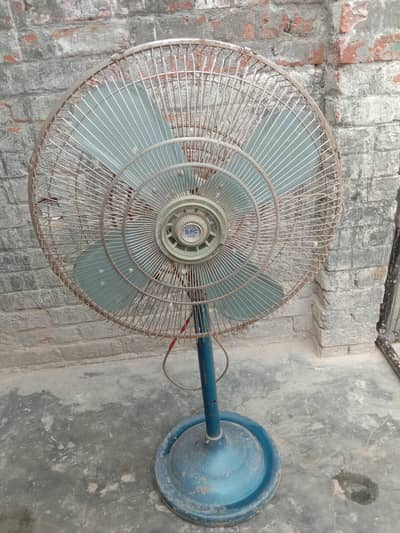 `GFC Pedestal Fan - Working Condition - Old Model`