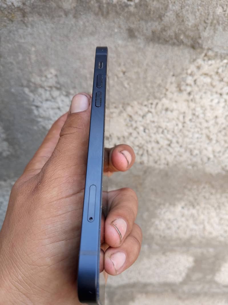 Apple iPhone 12 3