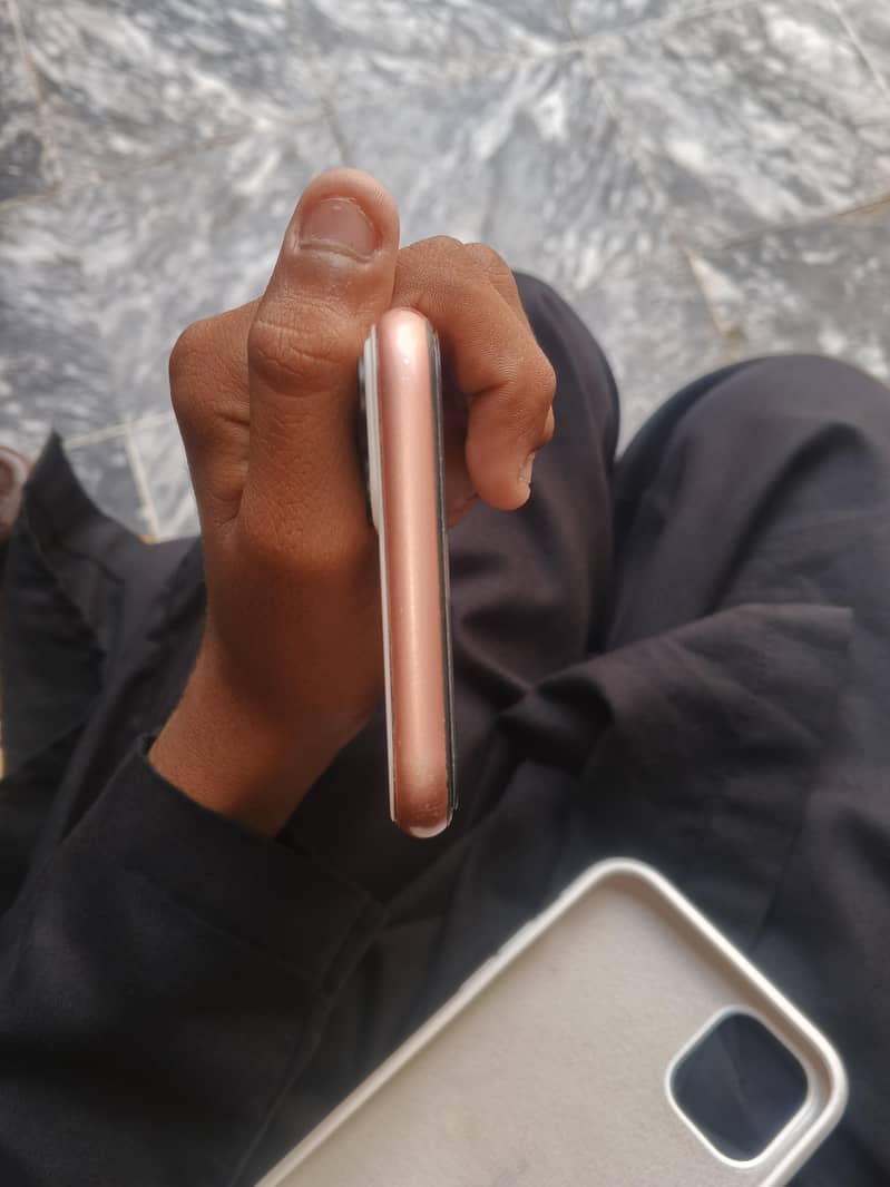iphone XR 4