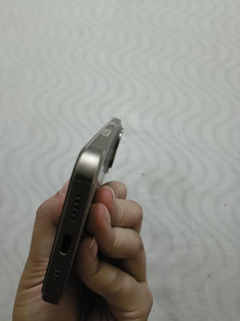 Apple iPhone 15 Pro 2