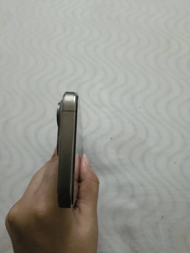 Apple iPhone 15 Pro 3