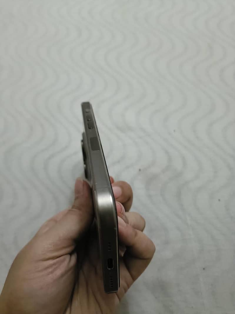 Apple iPhone 15 Pro 4