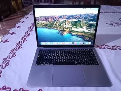 MacBook pro model 2018 core i5 extra slim machine