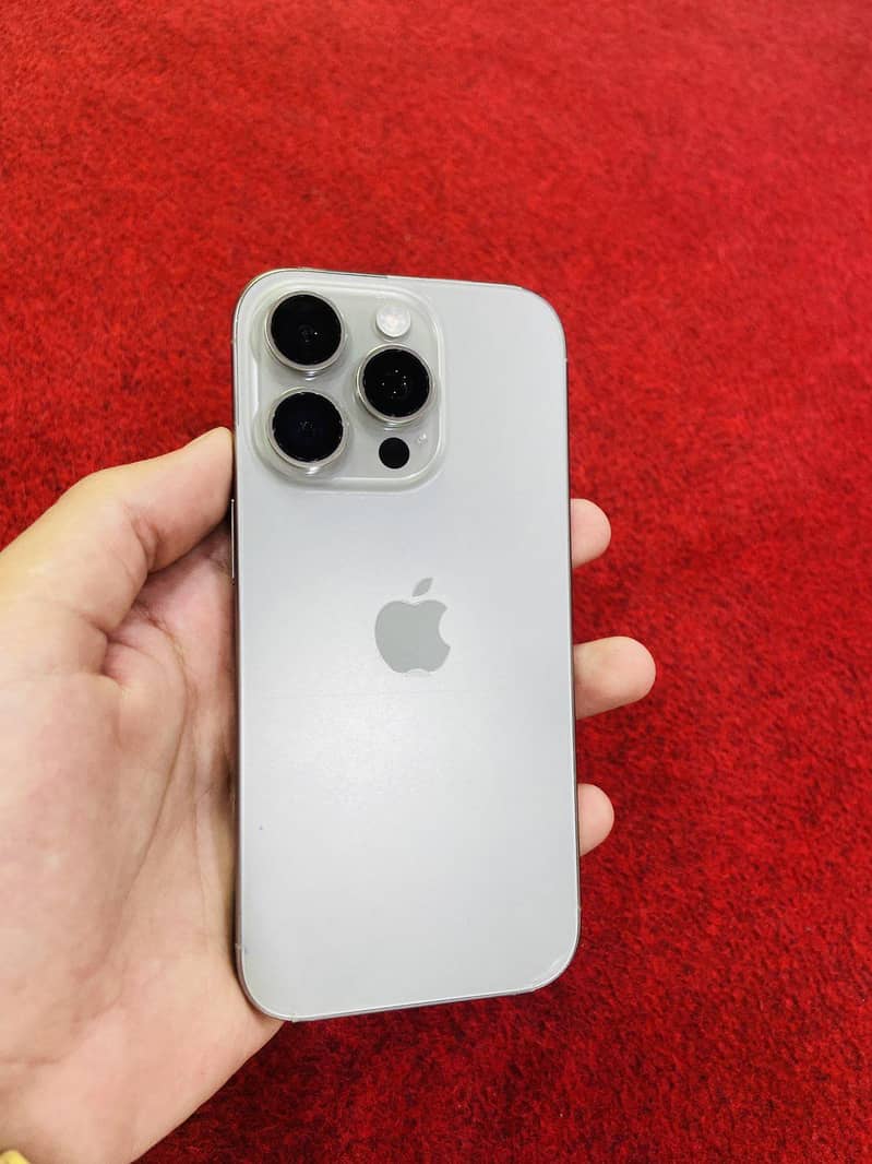Apple iPhone 16 Pro 0
