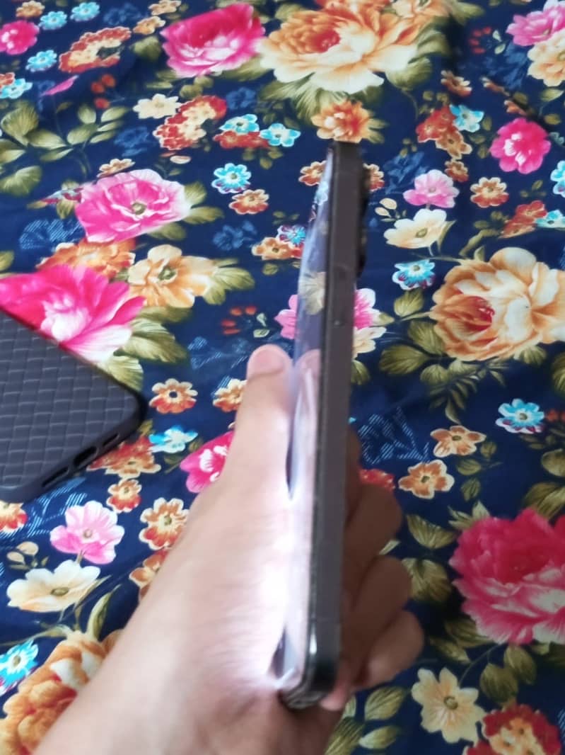 Apple iPhone 14 Pro Max 1
