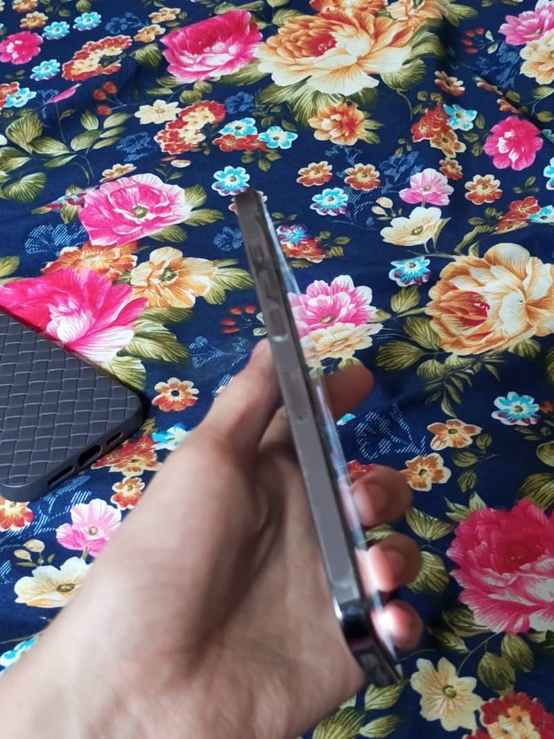 Apple iPhone 14 Pro Max 2