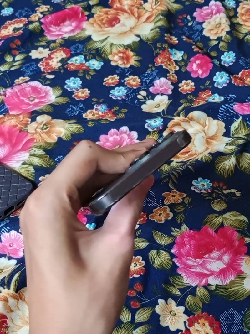 Apple iPhone 14 Pro Max 4