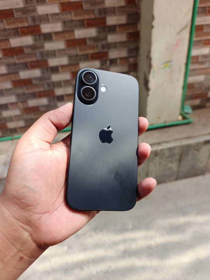 Apple iPhone 16 1