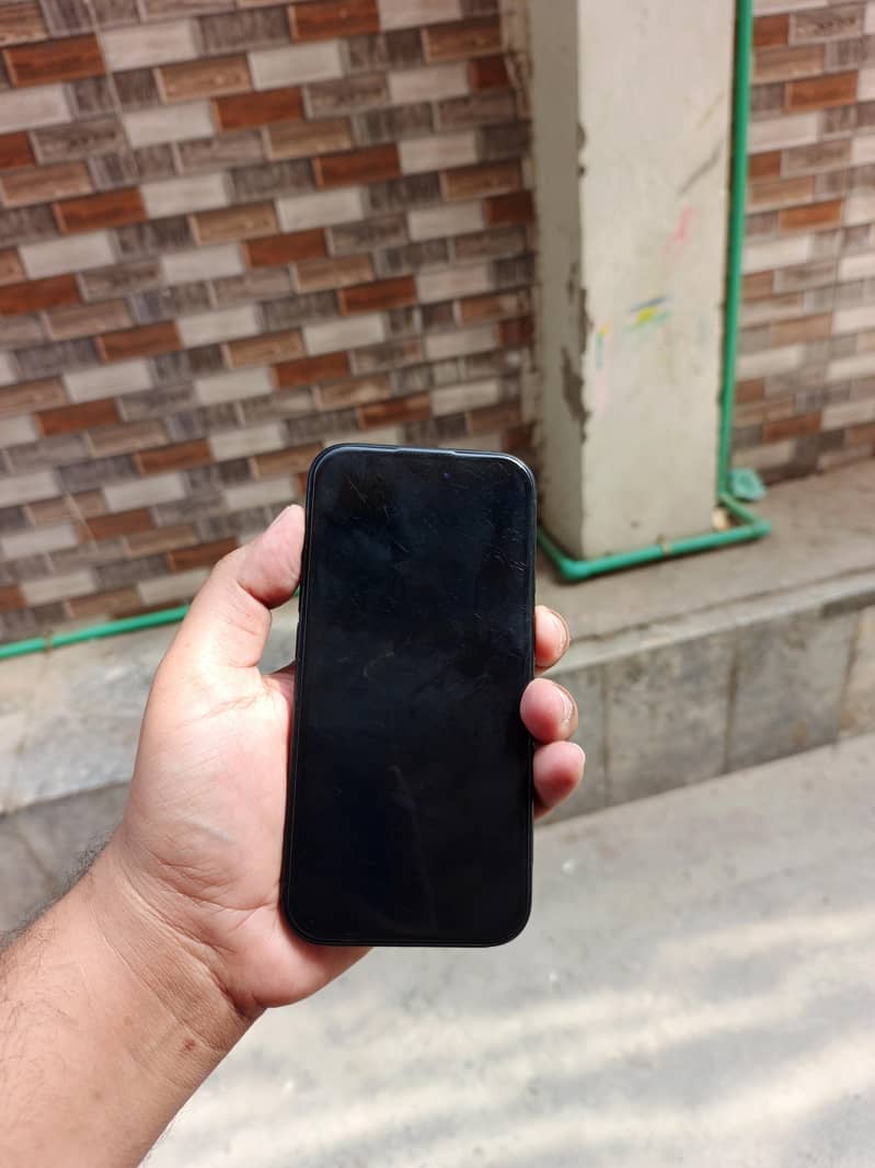 Apple iPhone 16 5